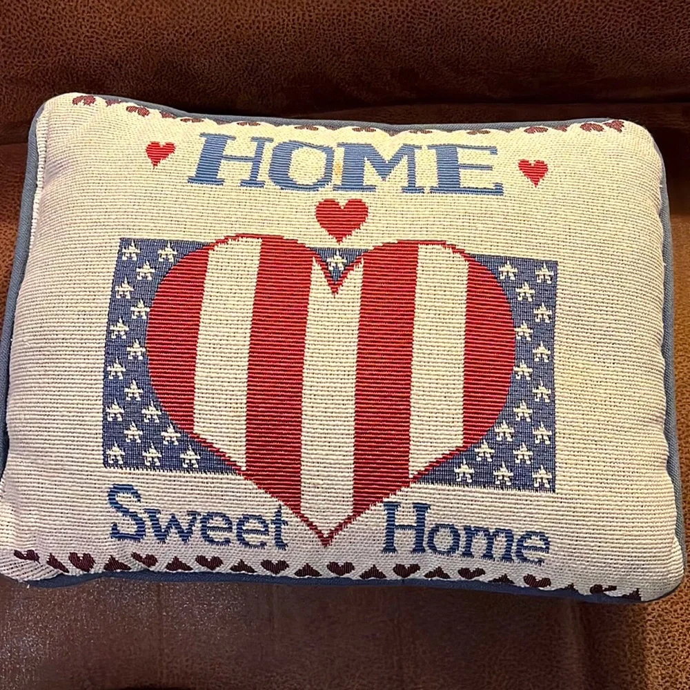 🌻 5/$15 Home Sweet Home accent pillow